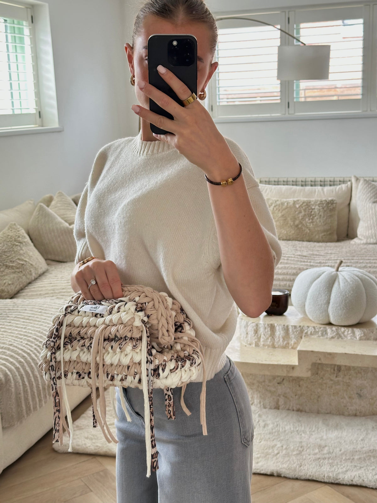 Leora clutch