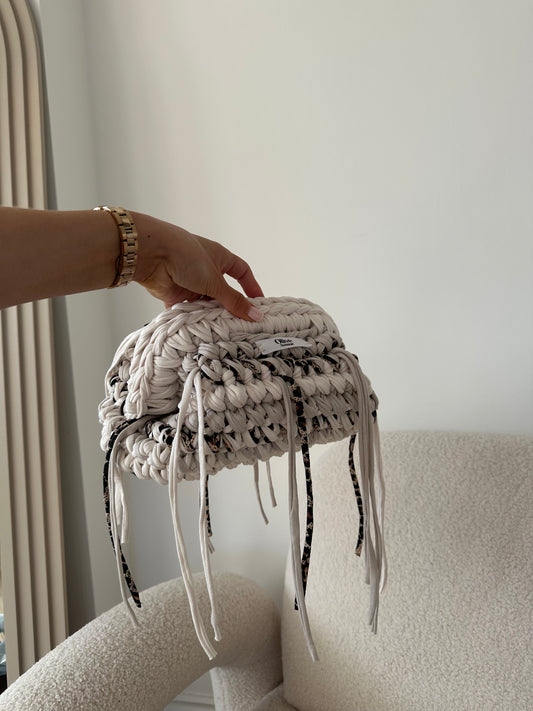 Leora clutch