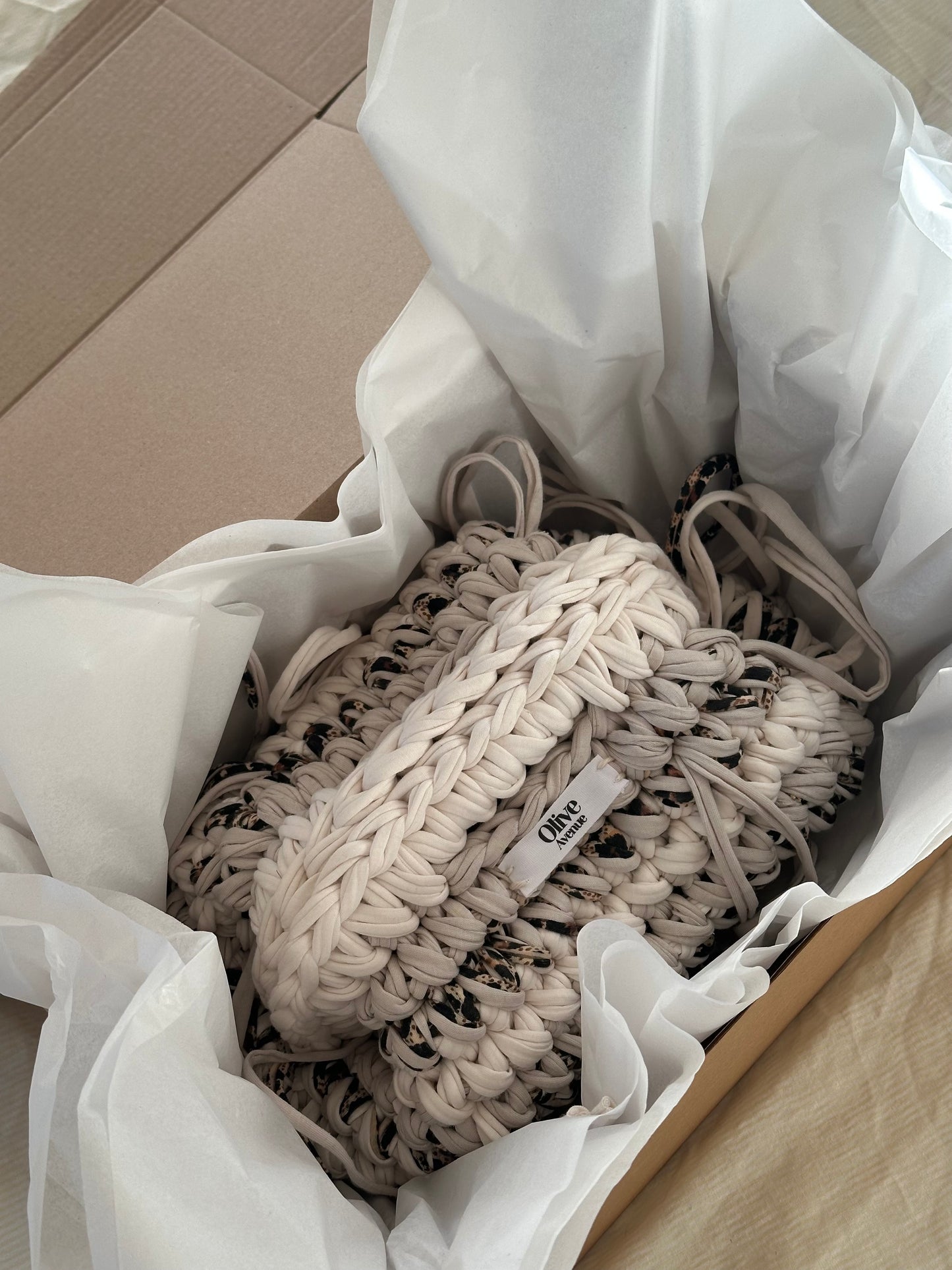 Leora clutch
