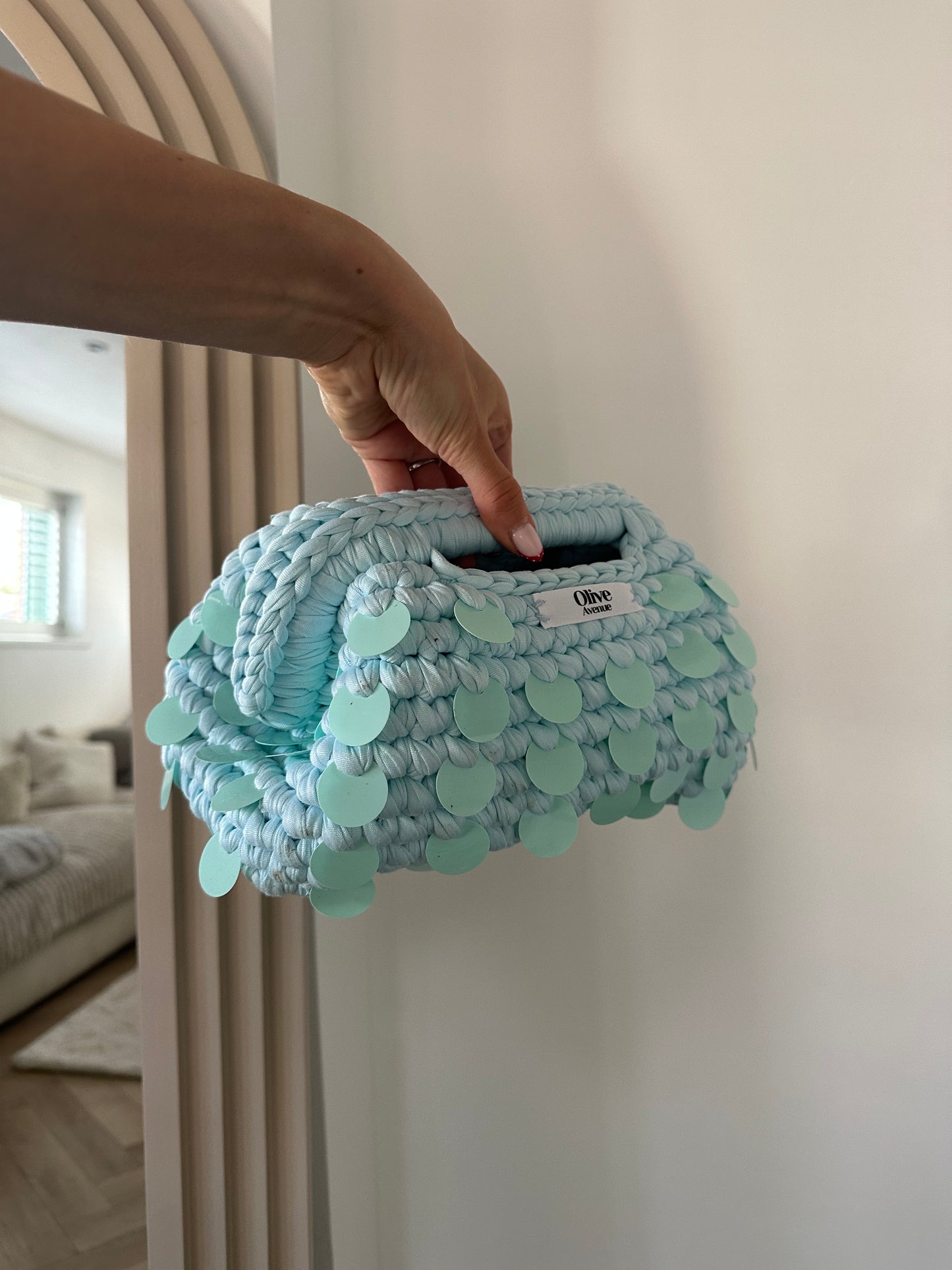 Lagoon clutch