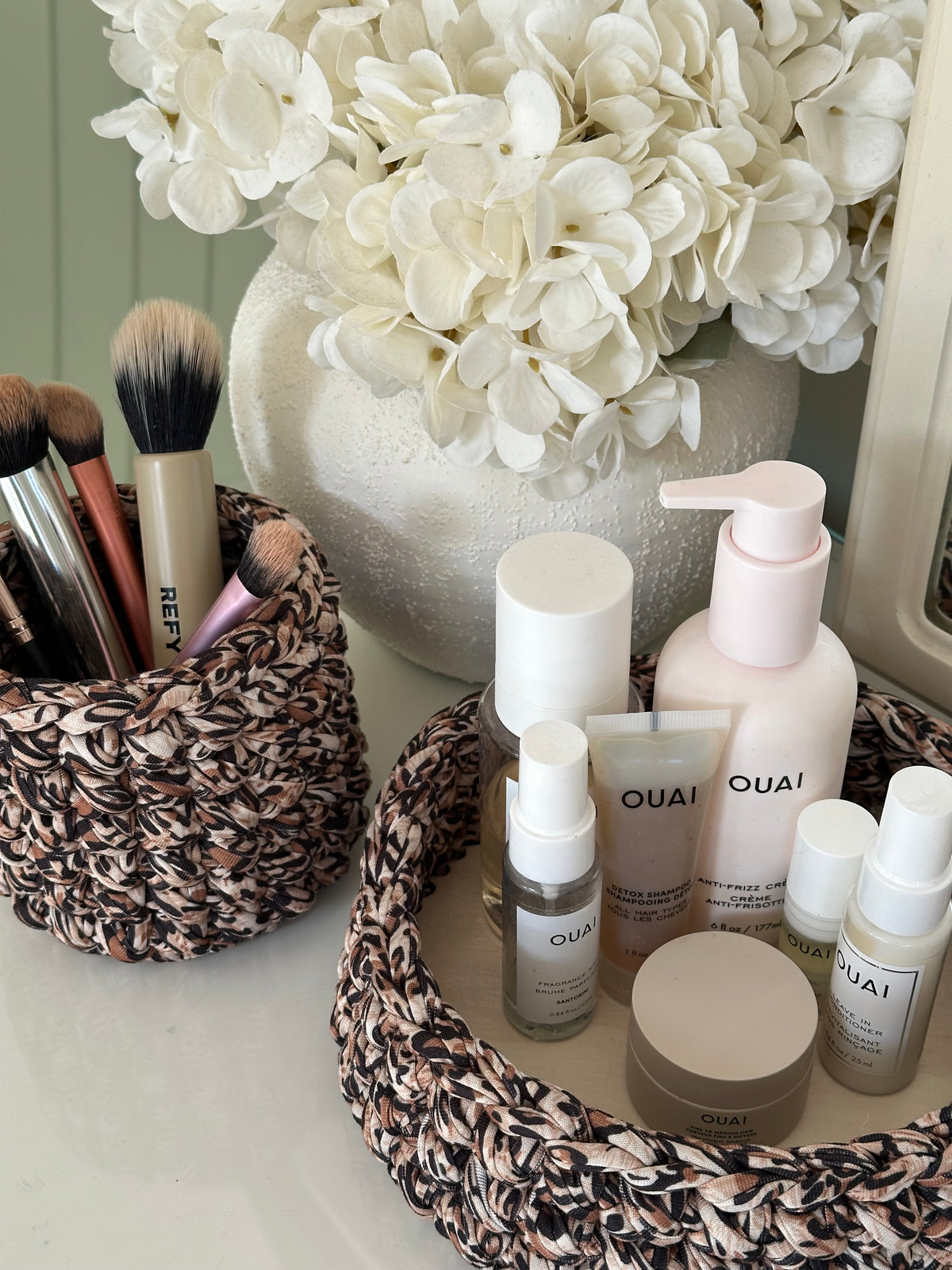 Leopard vanity set
