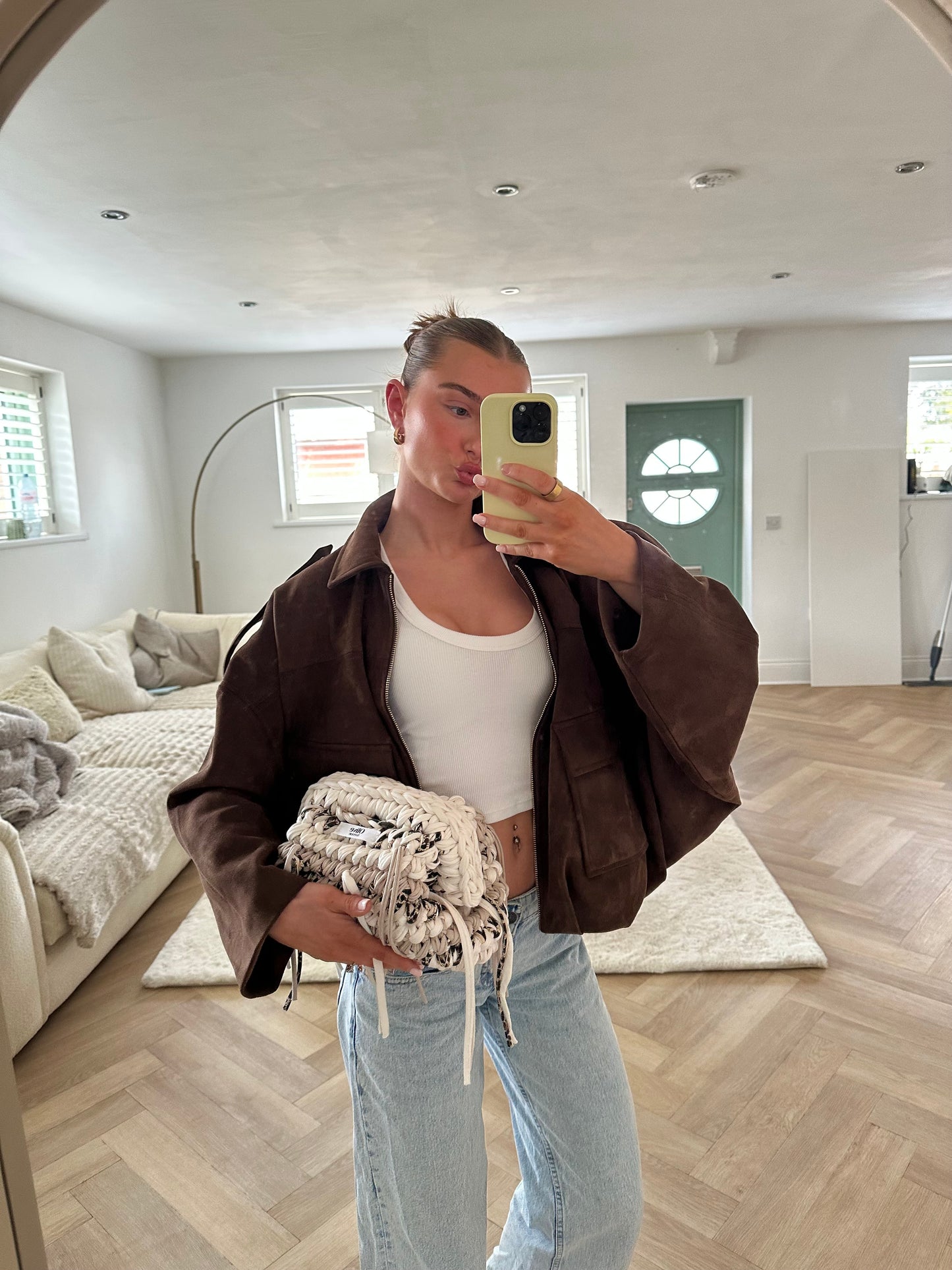 Leora clutch